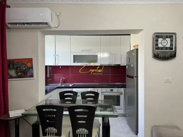 Tirane, jepet me qera apartament 2+1 Kati 5, 90 m² 700 € (QENDER)