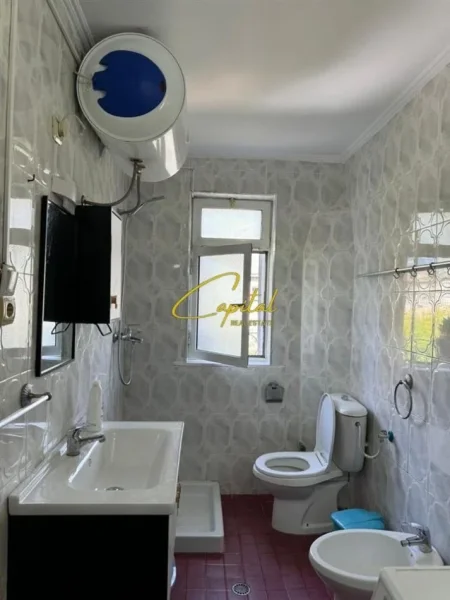 Tirane, jepet me qera apartament 2+1 Kati 5, 90 m² 700 € (QENDER)