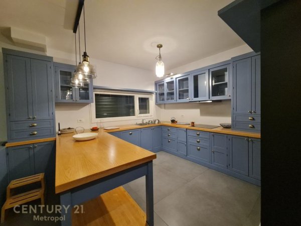 Tirane, jepet me qera Vile 4+1 Kati 0, 246 m² 3.500 € (Long Hill Rezidence)