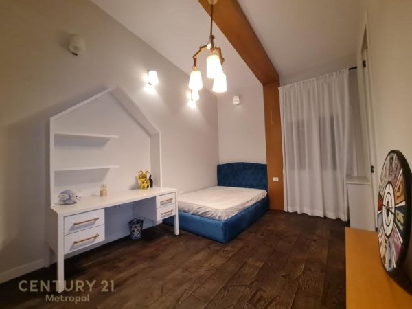 Tirane, jepet me qera Vile 4+1 Kati 0, 246 m² 3.500 € (Long Hill Rezidence)