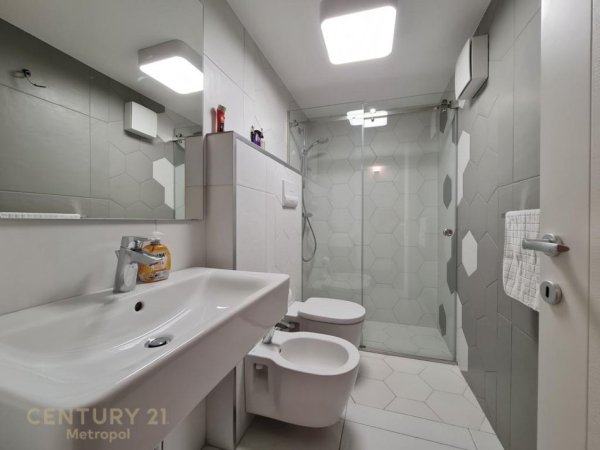 Tirane, jepet me qera Vile 4+1 Kati 0, 246 m² 3.500 € (Long Hill Rezidence)