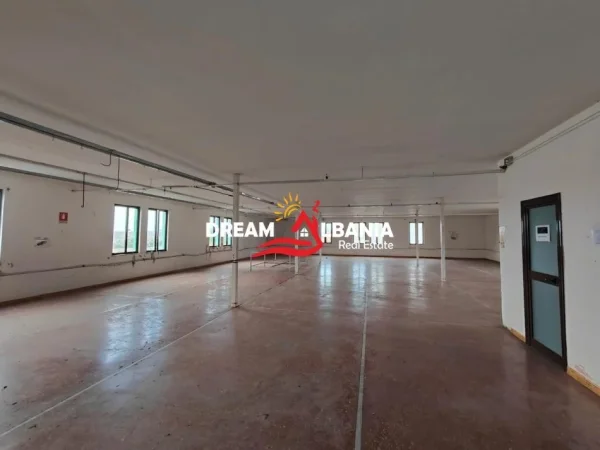 Tirane, jepet me qera ambjent biznesi Kati 3, 740 m² 2.800 € (tek Ish Frigoriferi, rruga “Siri Kodra”)