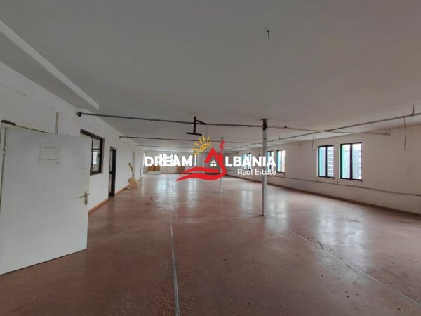 Tirane, jepet me qera ambjent biznesi Kati 3, 740 m² 2.800 € (tek Ish Frigoriferi, rruga “Siri Kodra”)