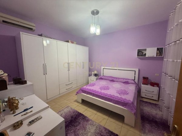 Tirane, jepet me qera shtepi 2+1 Kati 0, 170 m² 800 € (SHKOLLA E KUQE)