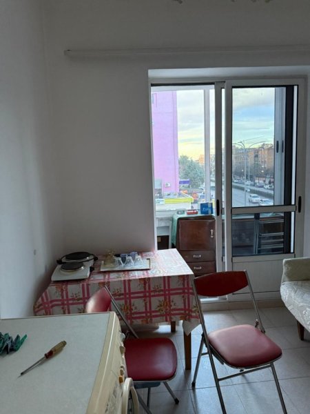 Tirane, jepet me qera apartament 1+1+Ballkon Kati 2, 65 m² 400 € (21 DHJETORI)