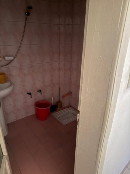 Tirane, jepet me qera apartament 1+1+Ballkon Kati 2, 65 m² 400 € (21 DHJETORI)