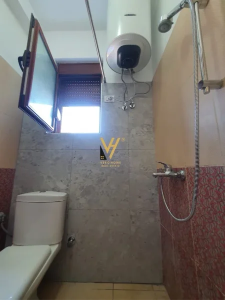 Tirane, jepet me qera apartament 1+1+Ballkon Kati 2, 60 m² 450 € (SELITE)