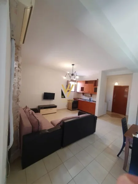 Tirane, jepet me qera apartament 1+1+Ballkon Kati 2, 60 m² 450 € (SELITE)