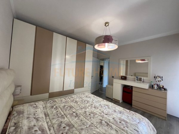 Tirane, jepet me qera apartament 2+1 Kati 3, 99 m² 500 € (Fresk)