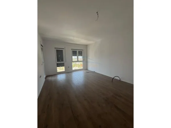 Tirane, shitet apartament 1+1+Aneks+Ballkon Kati 8, 64 m² 57.000 € (Kamez)