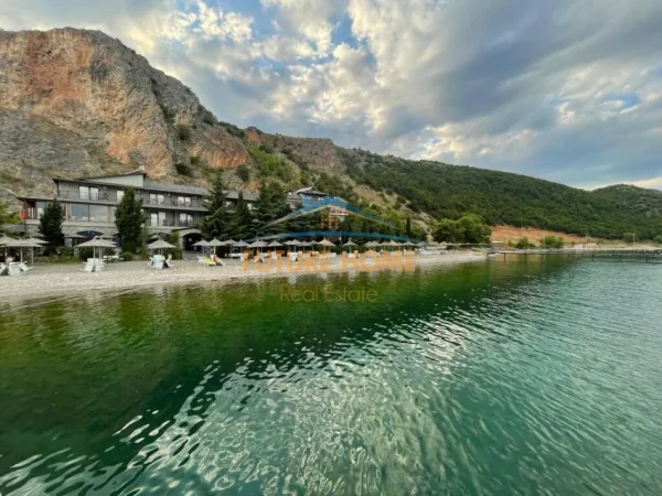 Pogradec, shitet bar-resorant , 1.800 m² (Pogradec, Lin, Albania)