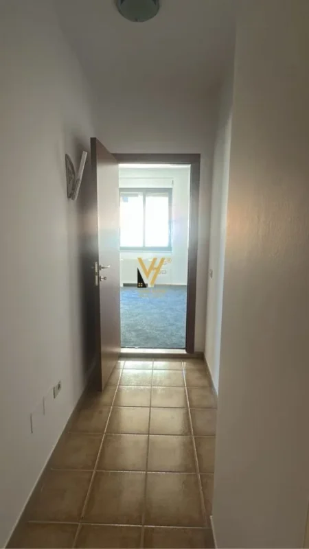 Tirane, jepet me qera zyre Kati 9, 100 m² 1.300 € (BLLOK)