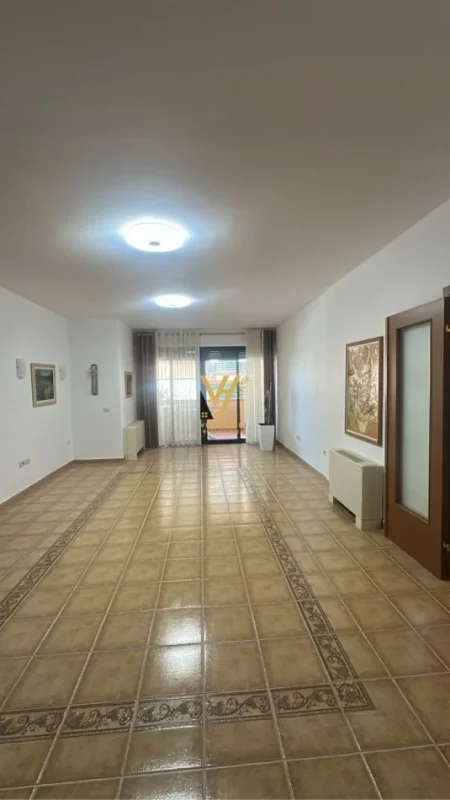 Tirane, jepet me qera zyre Kati 9, 100 m² 1.300 € (BLLOK)