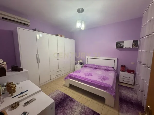 Tirane, jepet me qera shtepi 2+1+Ballkon Kati 1, 170 m² 800 € (Shkolla e kuqe)