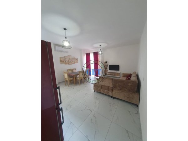 Durres, jepet me qera apartament 2+1 Kati 2, 103 m² 600 € (plazh rrota e kuqe)