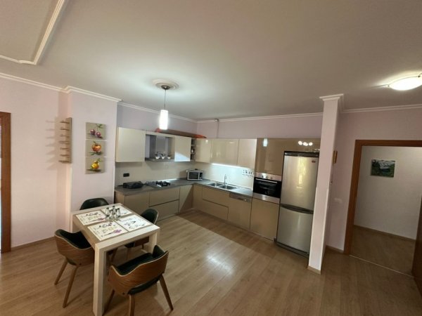 Tirane, jepet me qera apartament 2+1+Ballkon Kati 1, 117 m² 650 € (Xhamia e Tabakeve)