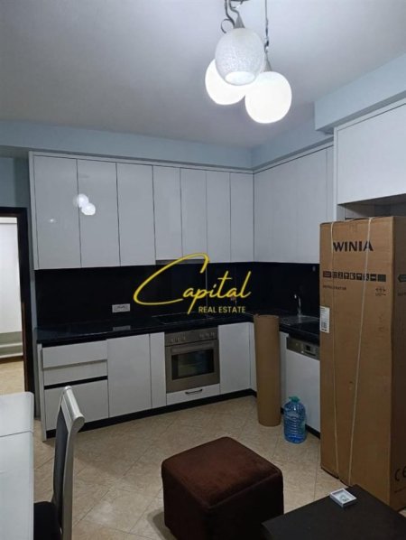 Tirane, jepet me qera apartament 2+1 Kati 4, 75 m² 400 € (YZBERISHT)