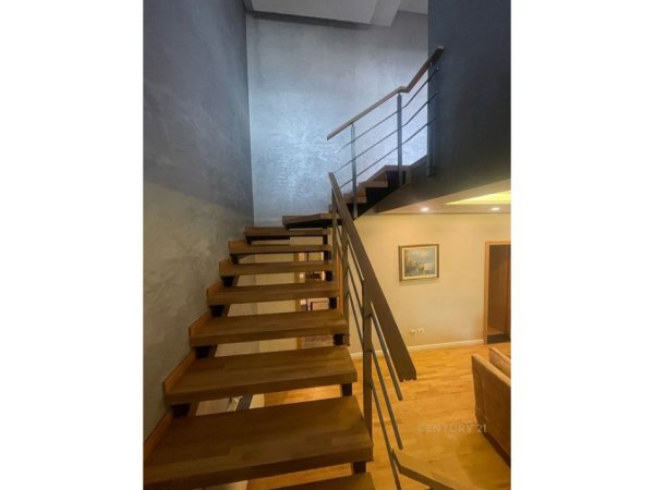 Tirane, jepet me qera apartament duplex Dublex Kati 2, 300 m² 900 € (Rruga Jordan Misja)