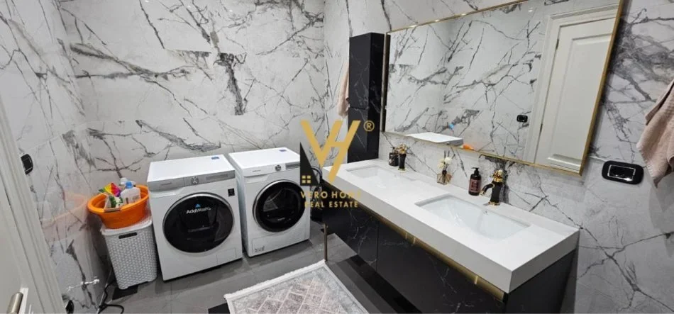 Tirane, jepet me qera apartament 2+1+Ballkon Kati 5, 130 m² 1.500 € (BLLOKU)