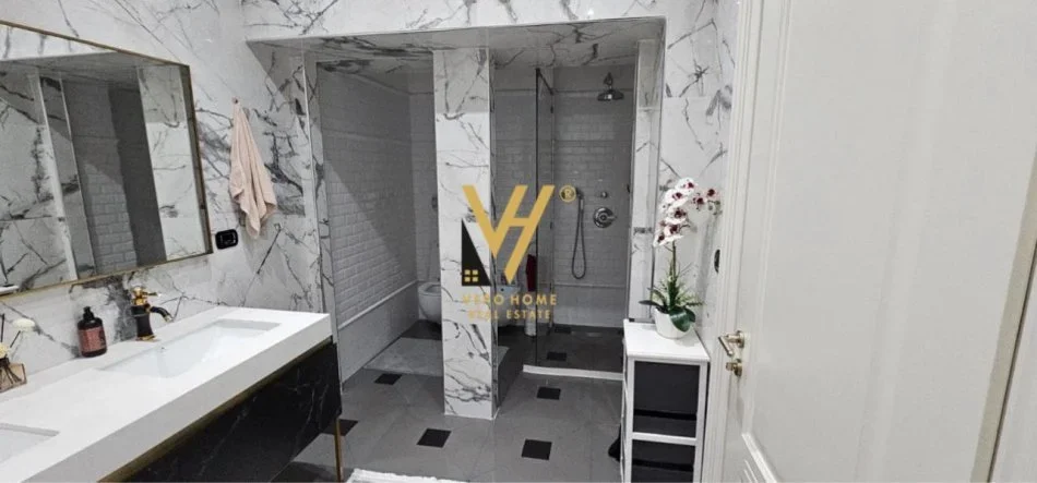 Tirane, jepet me qera apartament 2+1+Ballkon Kati 5, 130 m² 1.500 € (BLLOKU)