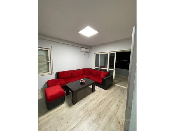 Tirane, jepet me qera apartament 1+1 Kati 3, 55 m² 500 € (RRUGA E ULLISHTES)