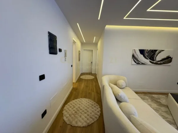 Tirane, shitet apartament 2+1 Kati 3, 110 m² 348.000 € (Rruga e Kosovareve)