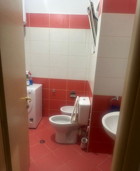 Tirane, jepet me qera apartament 1+1 Kati 7, 62 m² 420 € 