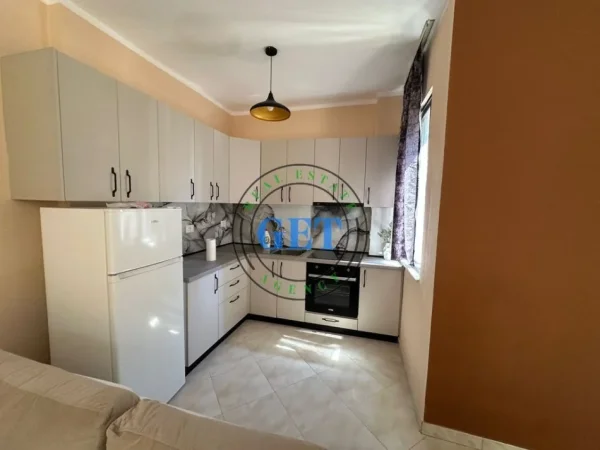 Durres, jepet me qera apartament 2+1+Ballkon Kati 3, 108 m² 550 € (vollga)