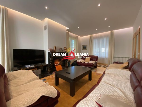 Tirane, jepet me qera Vile 3 Katshe , 606 m² 2.500 € (ne Rrugen e Elbasanit te Vilat Amerikane)