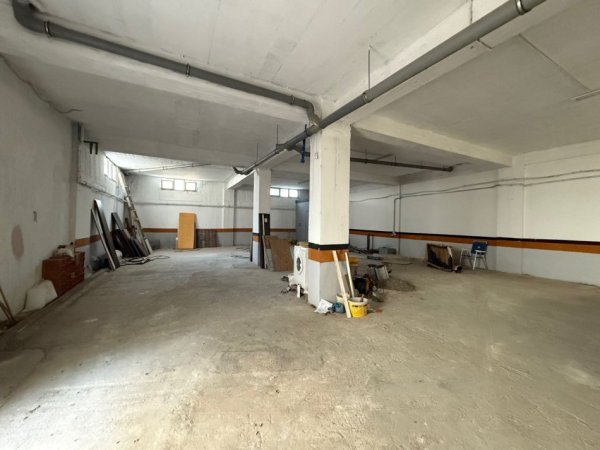 Tirane, jepet me qera magazine Kati 0, 200 m² 500 € (CASA ITALIA)