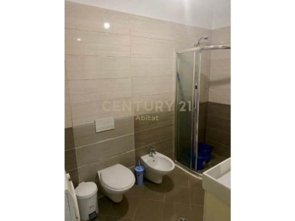 Tirane, jepet me qera apartament 2+1 , 100 m² 550 € (Rruga Rrapo Hekali)