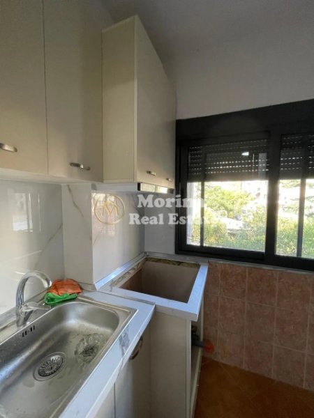 Tirane, jepet me qera apartament 1+1 Kati 3, 65 m² 450 € (Rruga Muhamet Gjollesha)