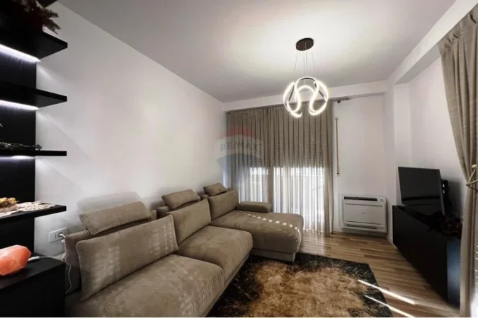 Tirane, jepet me qera apartament 2+1+Aneks+Ballkon Kati 4, 94 m² 900 € (Kompleksi Panorama)