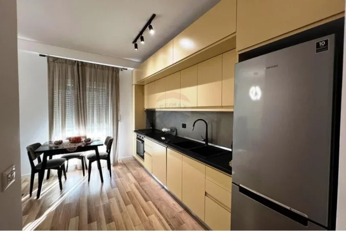 Tirane, jepet me qera apartament 2+1+Aneks+Ballkon Kati 4, 94 m² 900 € (Kompleksi Panorama)