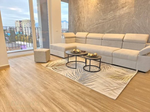 Tirane, jepet me qera apartament 2+1 Kati 5, 112 m² 1.200 € (Rr.Riza Cerova)