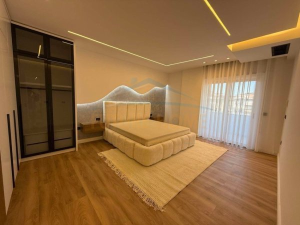 Tirane, shitet apartament 2+1 Kati 3, 110 m² 348.000 €  UNA54771