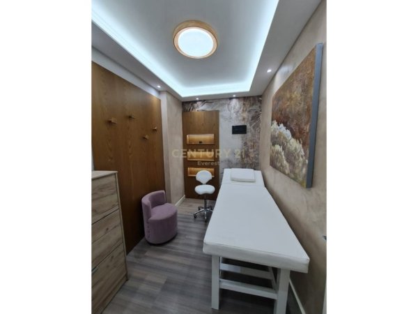 Tirane, jepet me qera ambjent biznesi Kati 0, 50 m² 600 € (Rruga Hasan Sufa)