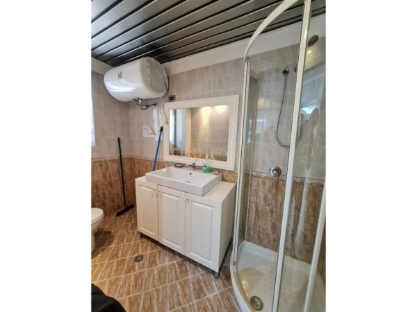 Tirane, jepet me qera ambjent biznesi Kati 0, 50 m² 600 € (Rruga Hasan Sufa)