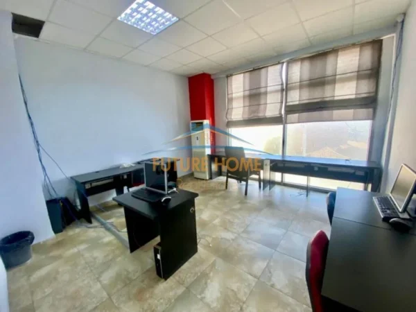 Tirane, shitet ambjent biznesi , 640 m² (Ambjenti pozicionohet tek Selvia)