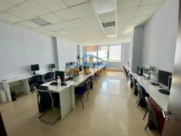 Tirane, shitet ambjent biznesi , 640 m² (Ambjenti pozicionohet tek Selvia)