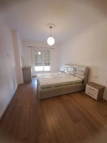 Tirane, jepet me qera apartament 2+1+Ballkon Kati 2, 120 m² 500 € (Vila l 2)