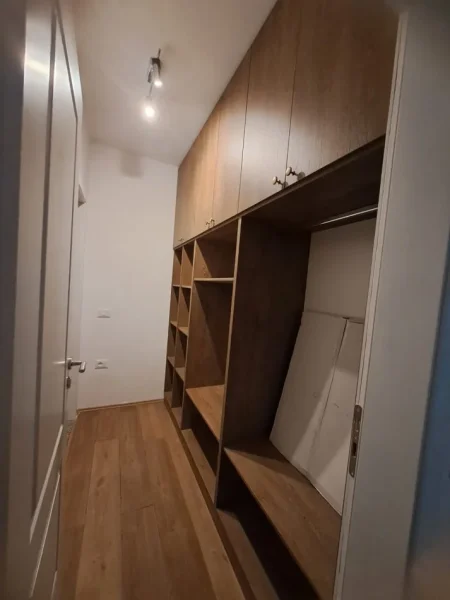 Tirane, jepet me qera apartament 2+1+Ballkon Kati 2, 120 m² 500 € (Vila l 2)