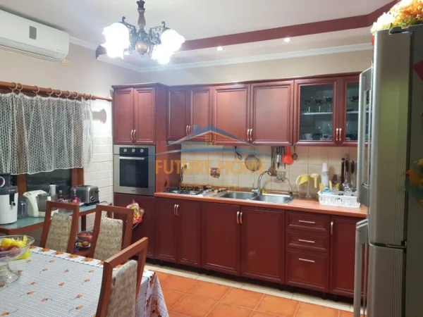 Tirane, shitet Vile 2 Katshe , 144 m² 370.000 € (Jordan Misja, Tiranë)
