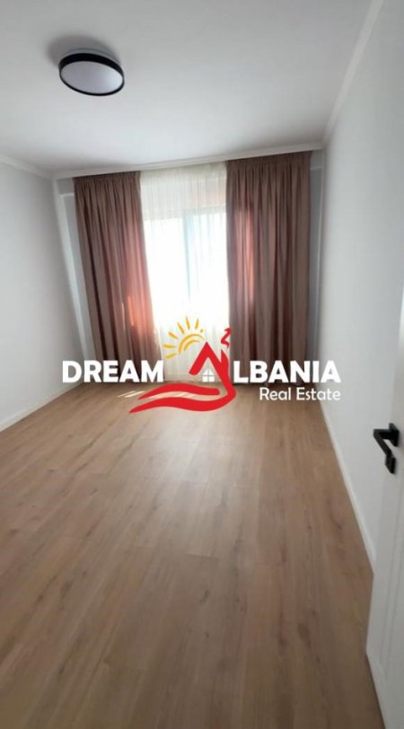 Tirane, jepet me qera apartament 3+1+Ballkon Kati 7, 160 m² 1.000 € (te Rruga e Durresit prane Colosseut)