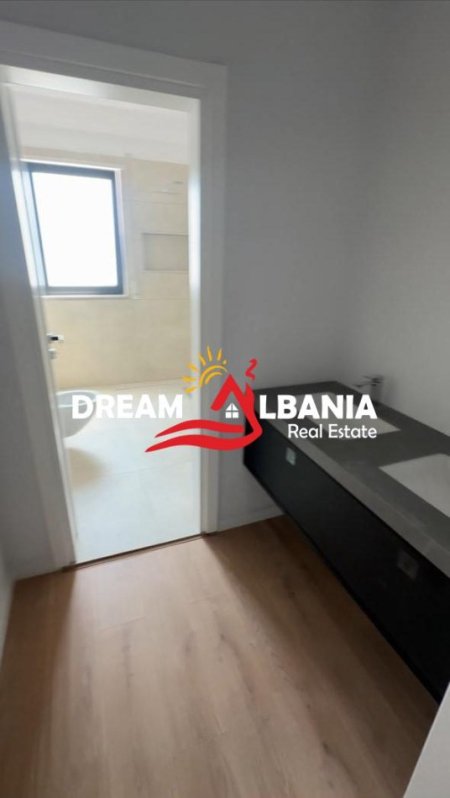 Tirane, jepet me qera apartament 3+1+Ballkon Kati 7, 160 m² 1.000 € (te Rruga e Durresit prane Colosseut)