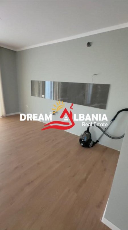 Tirane, jepet me qera apartament 3+1+Ballkon Kati 7, 160 m² 1.000 € (te Rruga e Durresit prane Colosseut)