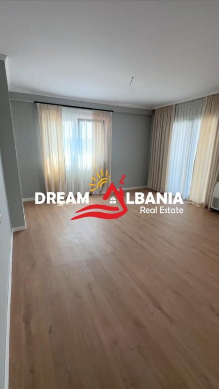 Tirane, jepet me qera apartament 3+1+Ballkon Kati 7, 160 m² 1.000 € (te Rruga e Durresit prane Colosseut)