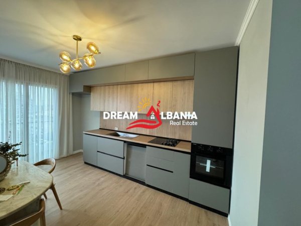 Tirane, jepet me qera apartament 3+1+Ballkon Kati 7, 160 m² 1.000 € (te Rruga e Durresit prane Colosseut)