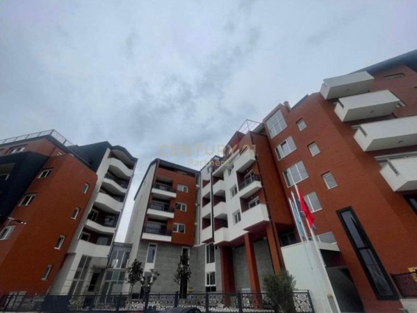 Tirane, shitet apartament 1+1+Ballkon Kati 4, 60 m² 75.000 € (Linze)