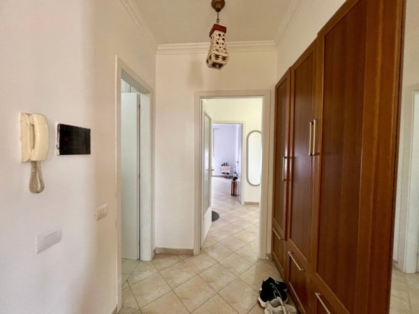 Tirane, jepet me qera apartament 2+1+Ballkon , 140 m² 800 € (Rruga e Barrikadave)